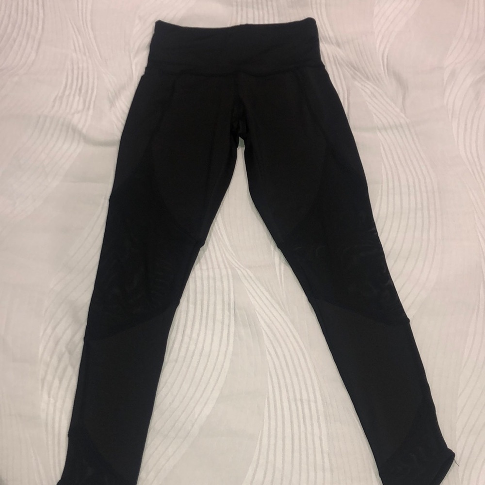 Active mesh leggings
